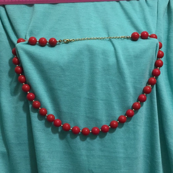 Red necklace - Picture 4 of 9